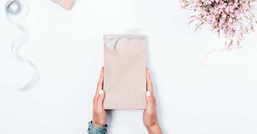 A Simplified List of Wedding Anniversary Gifts by Year wedding anniversary gifts