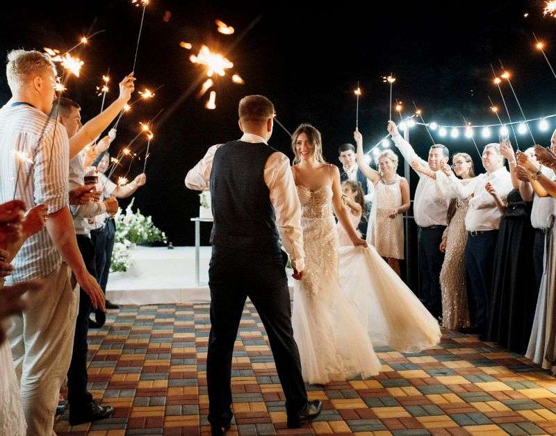 Invite Your Wedding Party With These 3 Awesome Ideas your wedding party
