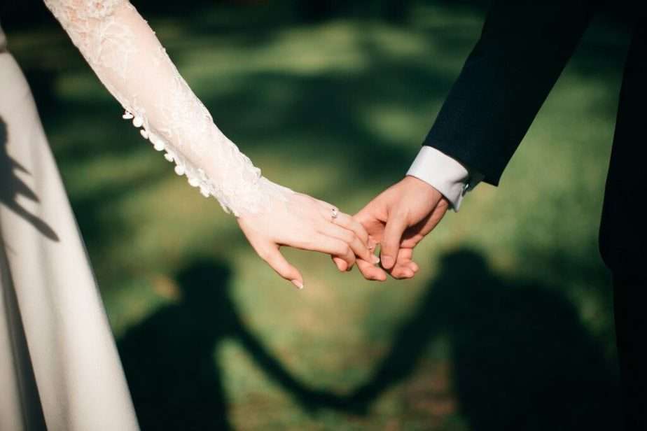 man-and-woman-holding-hands-focus-photo-stockpack-unsplash | WEDISTRY BLOG man and woman holding hands focus photo