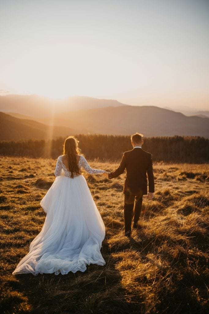 golden-hour-stockpack-unsplash | WEDISTRY BLOG magnificent micro wedding